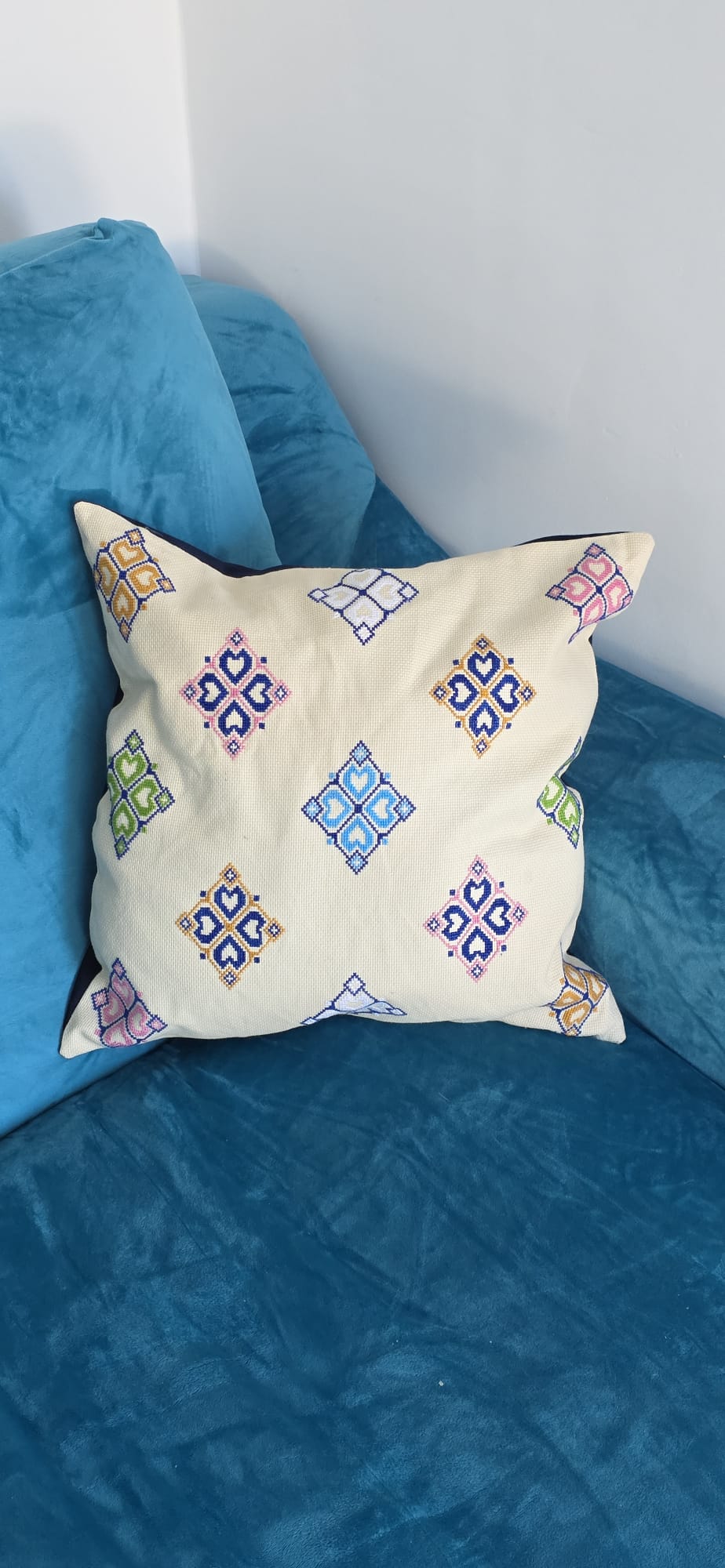 Tatreez Cushion Cover — Heart Motif, Ivory
